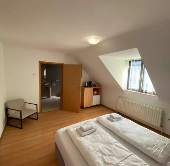 Mat & Edw Room