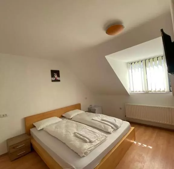 Mat & Edw Room