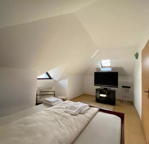 Mat & Edw Room