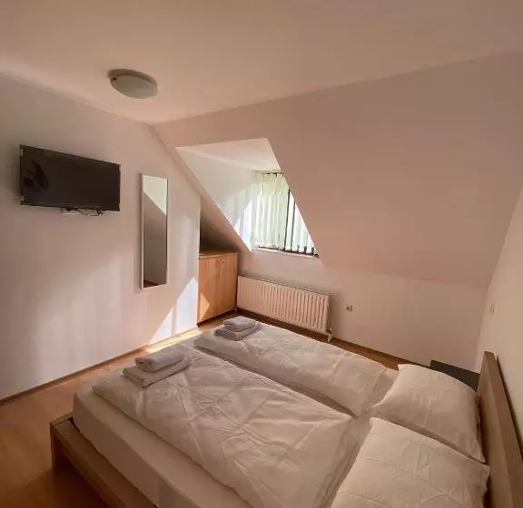 Mat & Edw Room