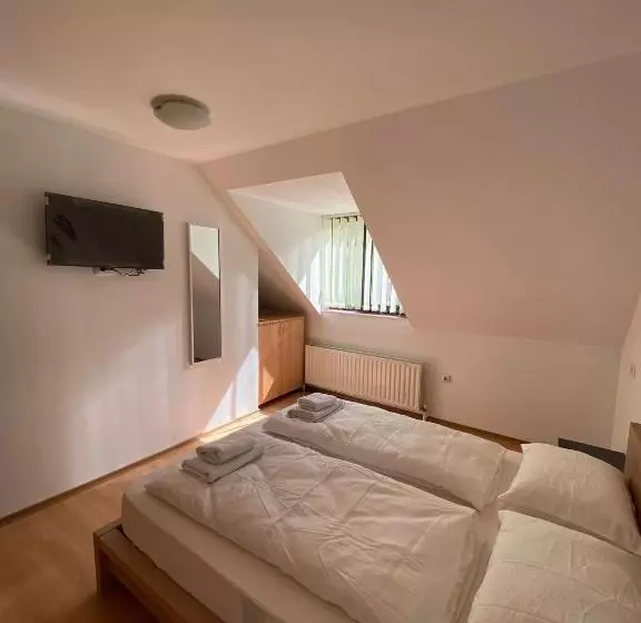 Mat & Edw Room