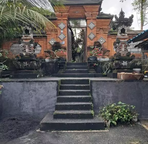 Majatalo Wisuda Guest House