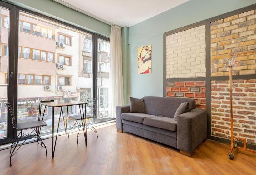 Comfortable Room Close To Kabataş And Taksim