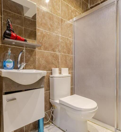 Comfortable Room Close To Kabataş And Taksim