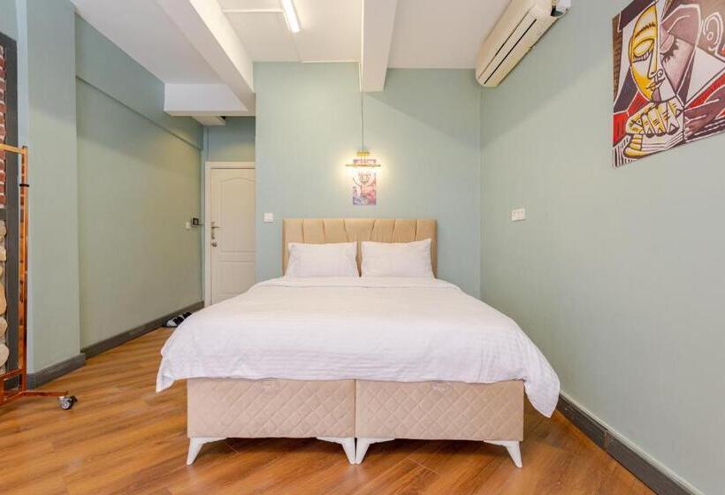 Comfortable Room Close To Kabataş And Taksim