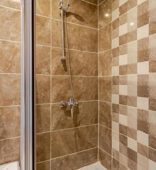 Comfortable Room Close To Kabataş And Taksim