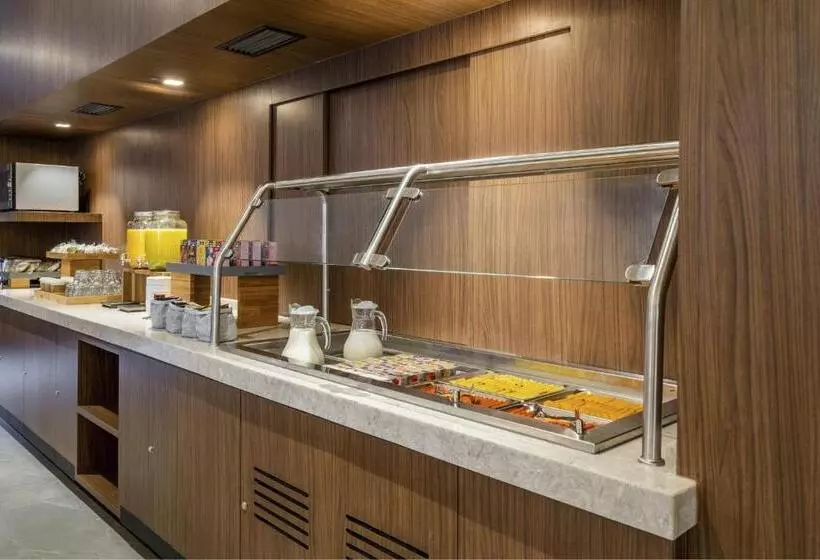 ホテル City Express Plus By Marriott Monterrey Centro