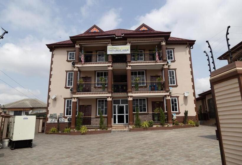 בית מלון כפרי Ohemaa Akyaa Exclusive Homes