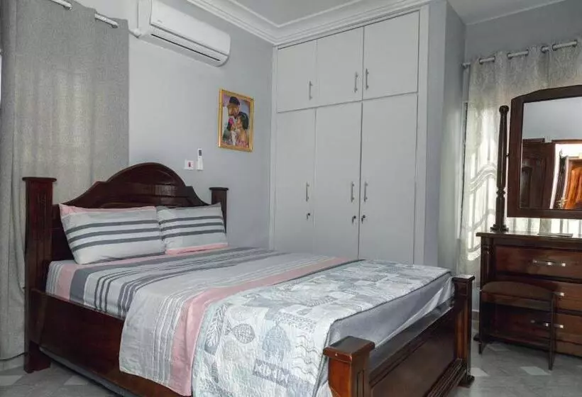 Hotelli Ohemaa Akyaa Exclusive Homes