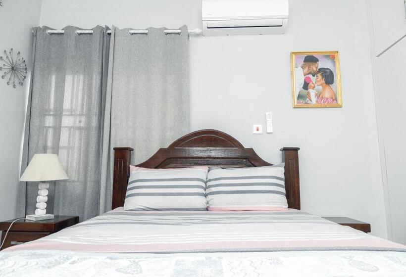 בית מלון כפרי Ohemaa Akyaa Exclusive Homes