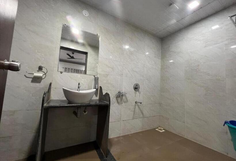 בית מלון כפרי The Countryside Forest Resort Avkali Mahabaleshwar