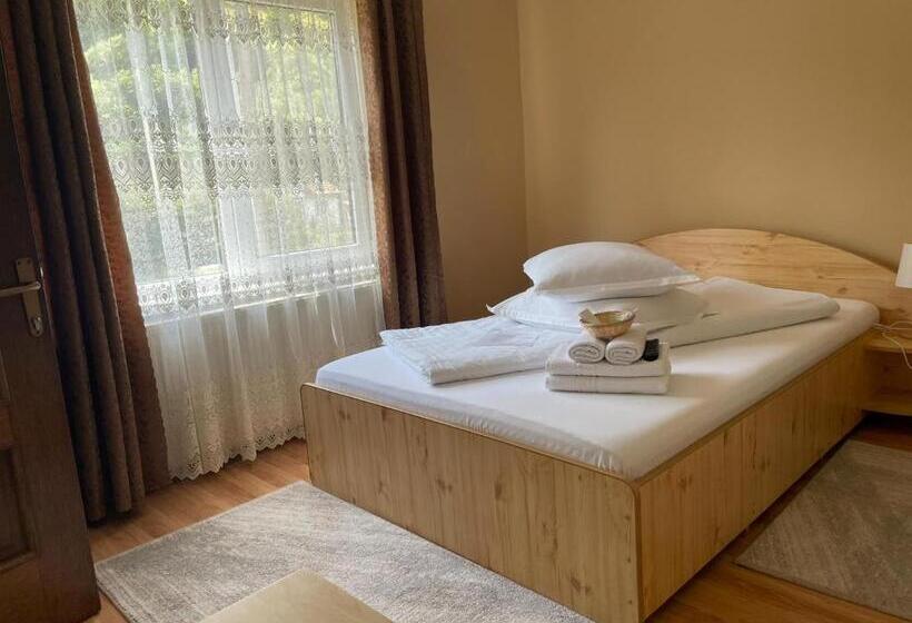 پانسیون Casa Adi