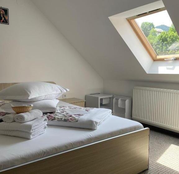 پانسیون Casa Adi