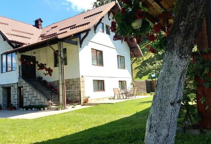 پانسیون Casa Adi