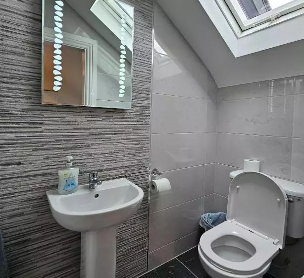 ペンション Dromod Suites