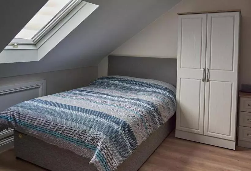 ペンション Dromod Suites