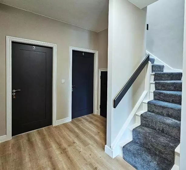 ペンション Dromod Suites