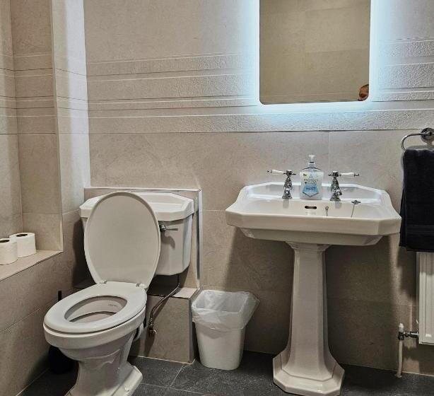 بنسيون Dromod Suites