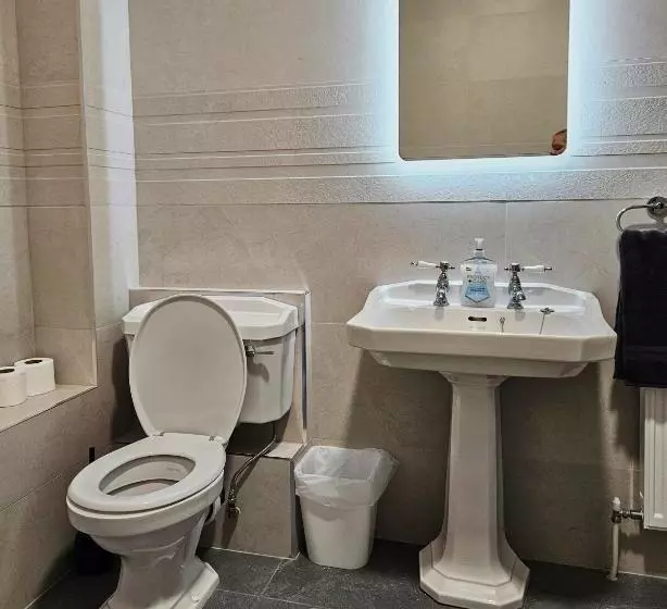 ペンション Dromod Suites