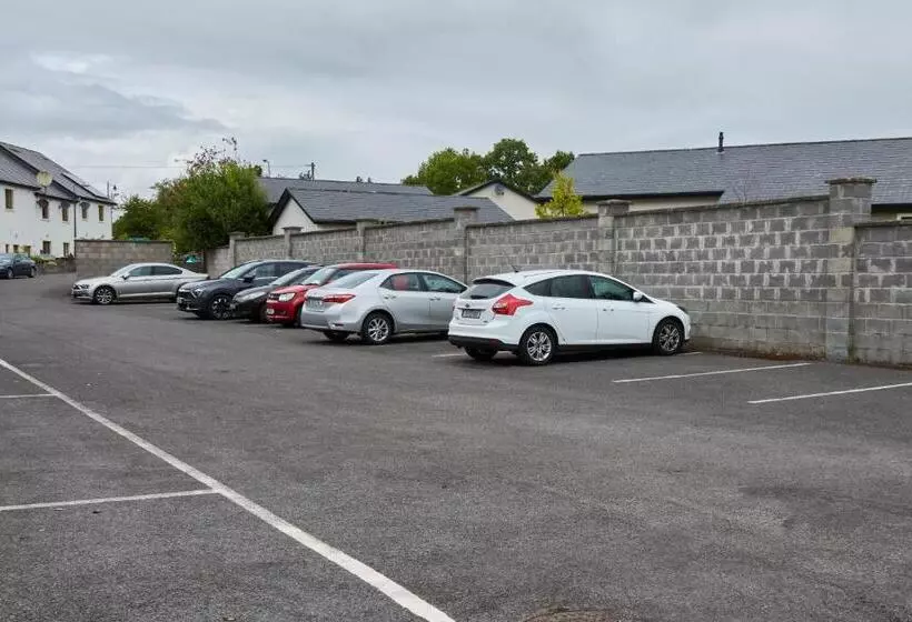 ペンション Dromod Suites