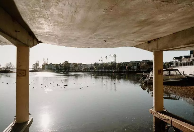 Lomakeskus Lake Mulwala Boatel