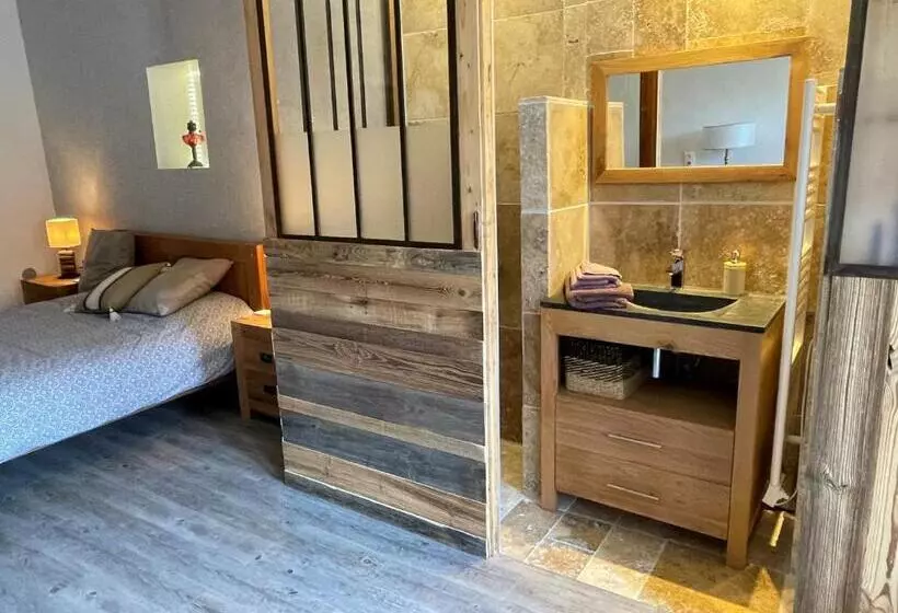 ベッドアンドブレックファースト Chambres D Hôtes Avec Entrée Privative Au Calme Dans Maison De Village