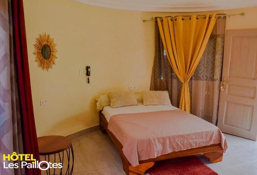 تختخواب و صبحانه Hôtel Les Paillotes