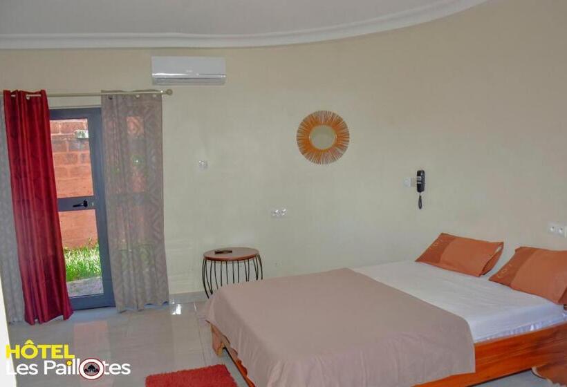 تختخواب و صبحانه Hôtel Les Paillotes