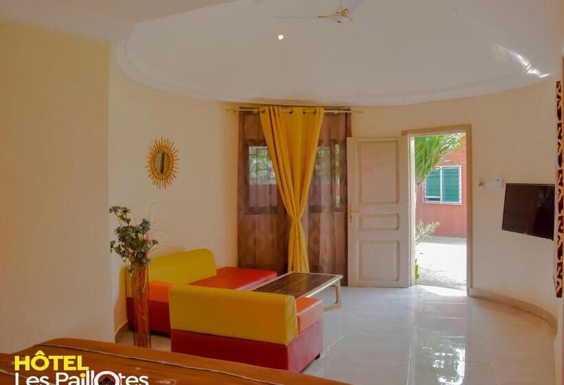 تختخواب و صبحانه Hôtel Les Paillotes