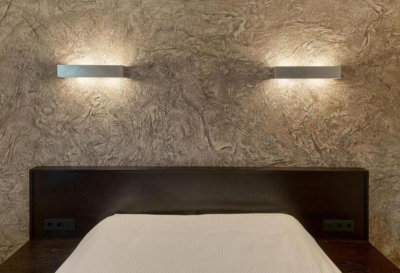 בית מלון כפרי Black Sea Resort