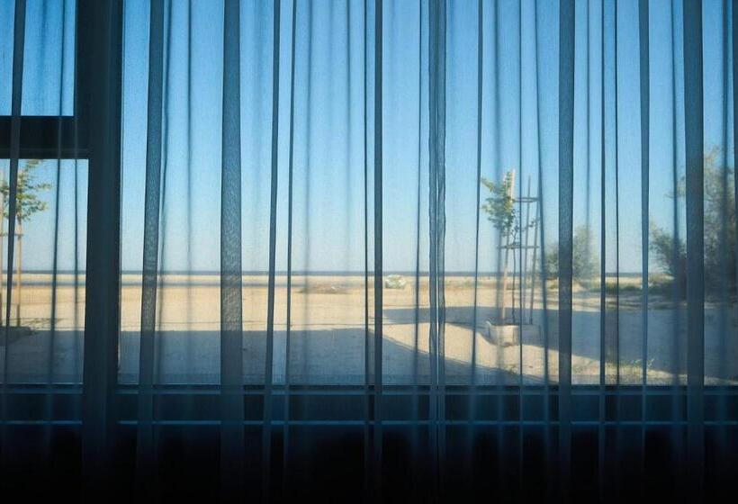 בית מלון כפרי Black Sea Resort