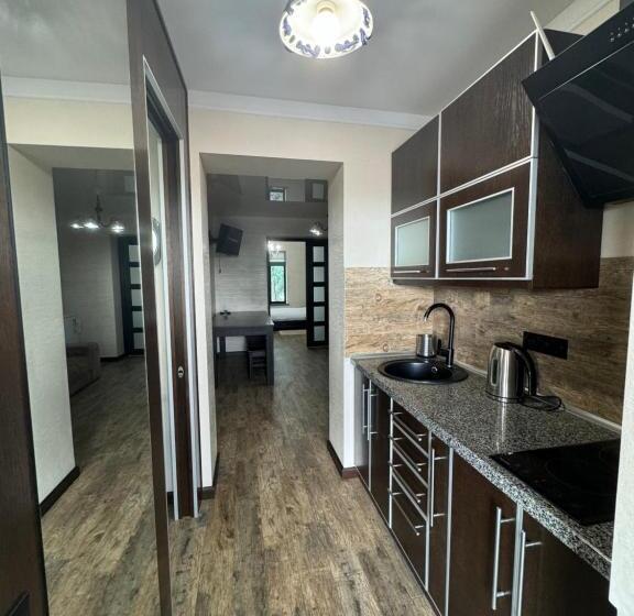 בית מלון כפרי Black Sea Resort