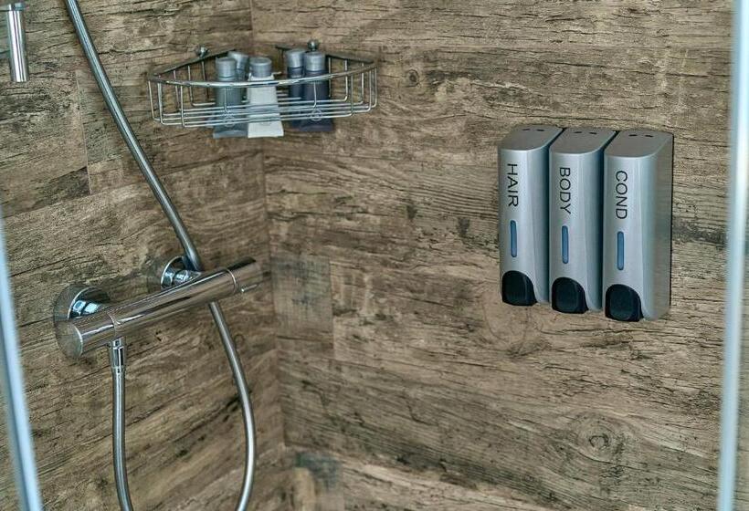 בית מלון כפרי Black Sea Resort