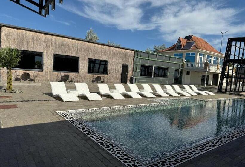 בית מלון כפרי Black Sea Resort