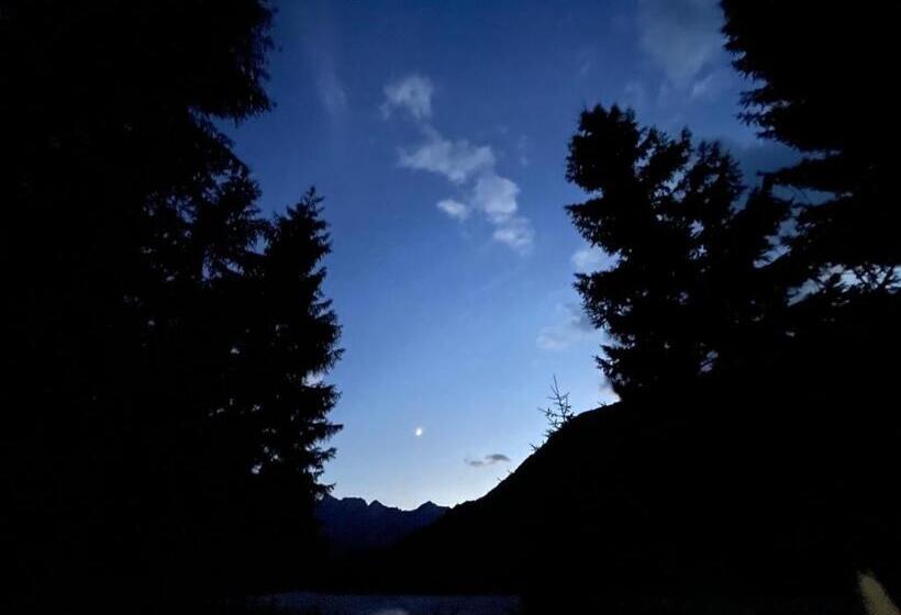 فندق Bujtina Aroma E Malit