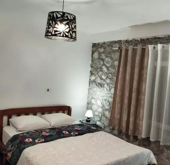 هتل Bujtina Aroma E Malit