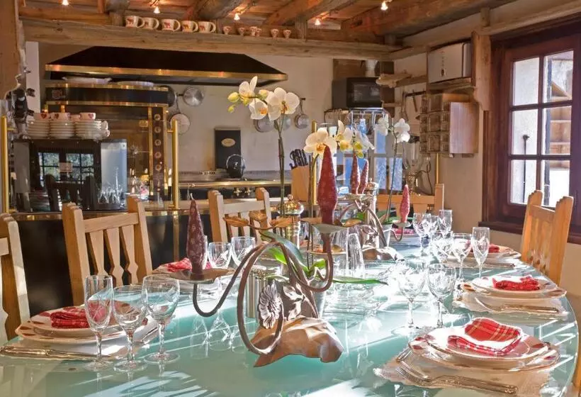 Hotelli Hôtel Les Chalets De Philippe Avec Jacuzzis Privatifs