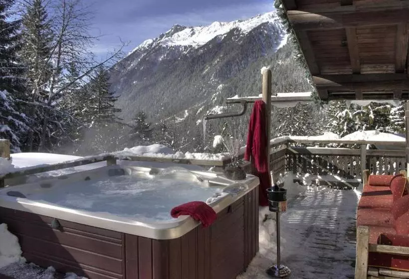 Hotelli Hôtel Les Chalets De Philippe Avec Jacuzzis Privatifs
