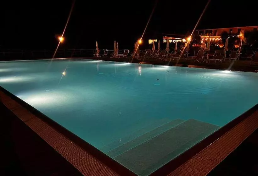 Hotelli Ll Crinale Village