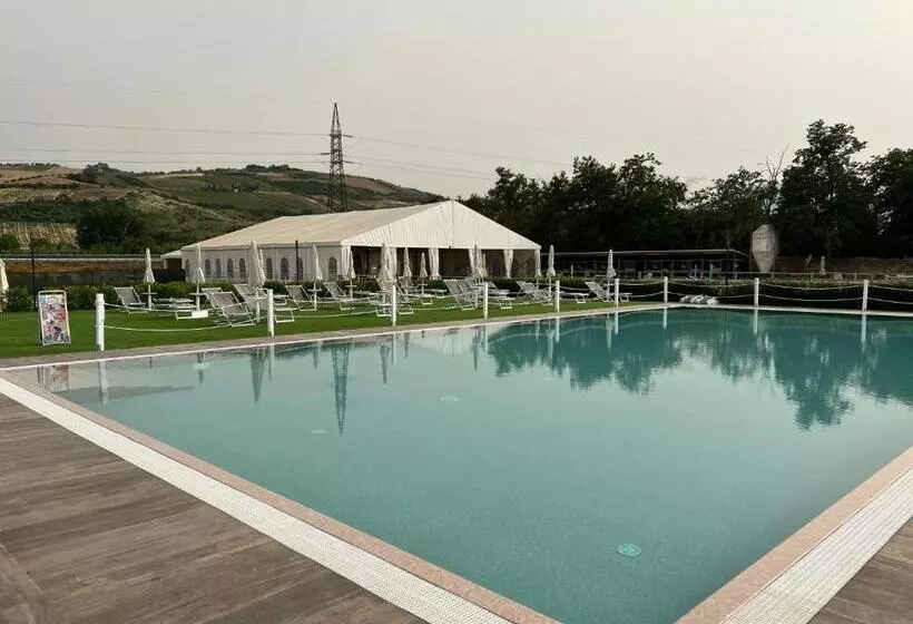 Hotelli Ll Crinale Village