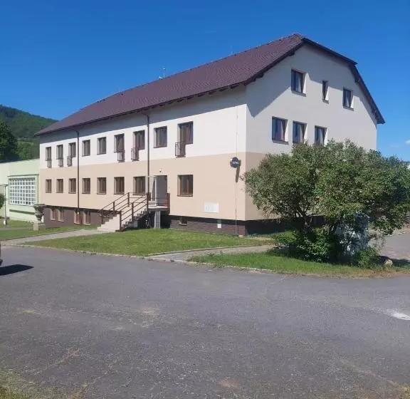 هتل Manětín