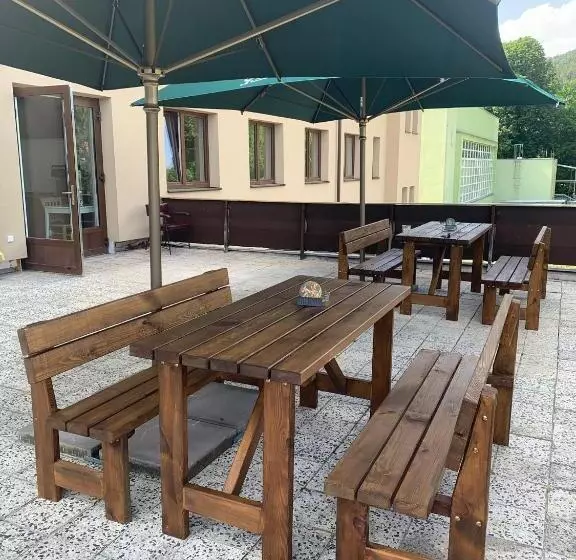 هتل Manětín