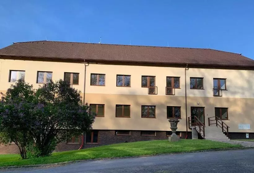 هتل Manětín