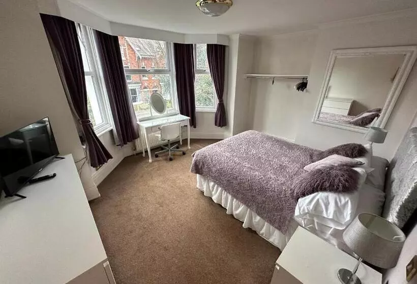 Lennox Lea Studios And Apartments