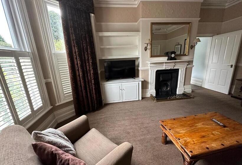 Lennox Lea Studios And Apartments