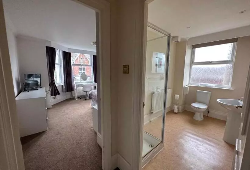 Lennox Lea Studios And Apartments
