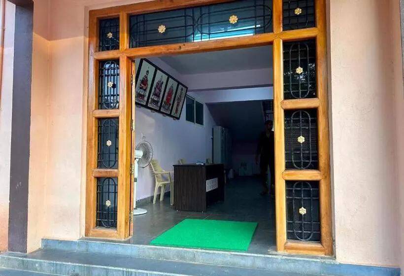 ペンション Aryadurga Residency