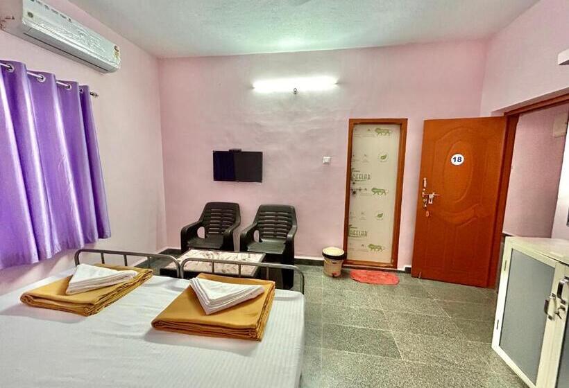 پانسیون Aryadurga Residency