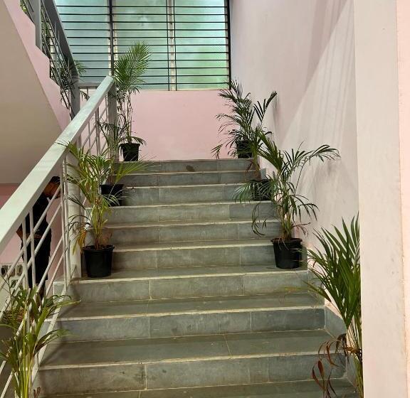 پانسیون Aryadurga Residency