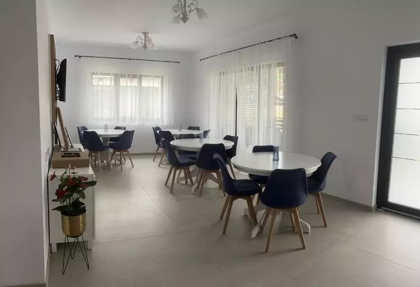 پانسیون Dorna Retreat